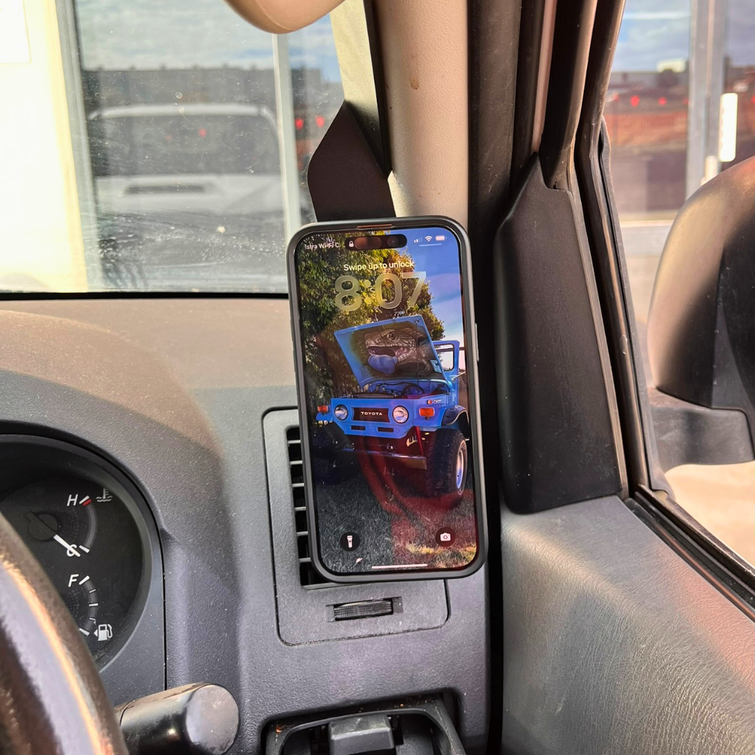 Toyota Hilux N70 Phone Mount