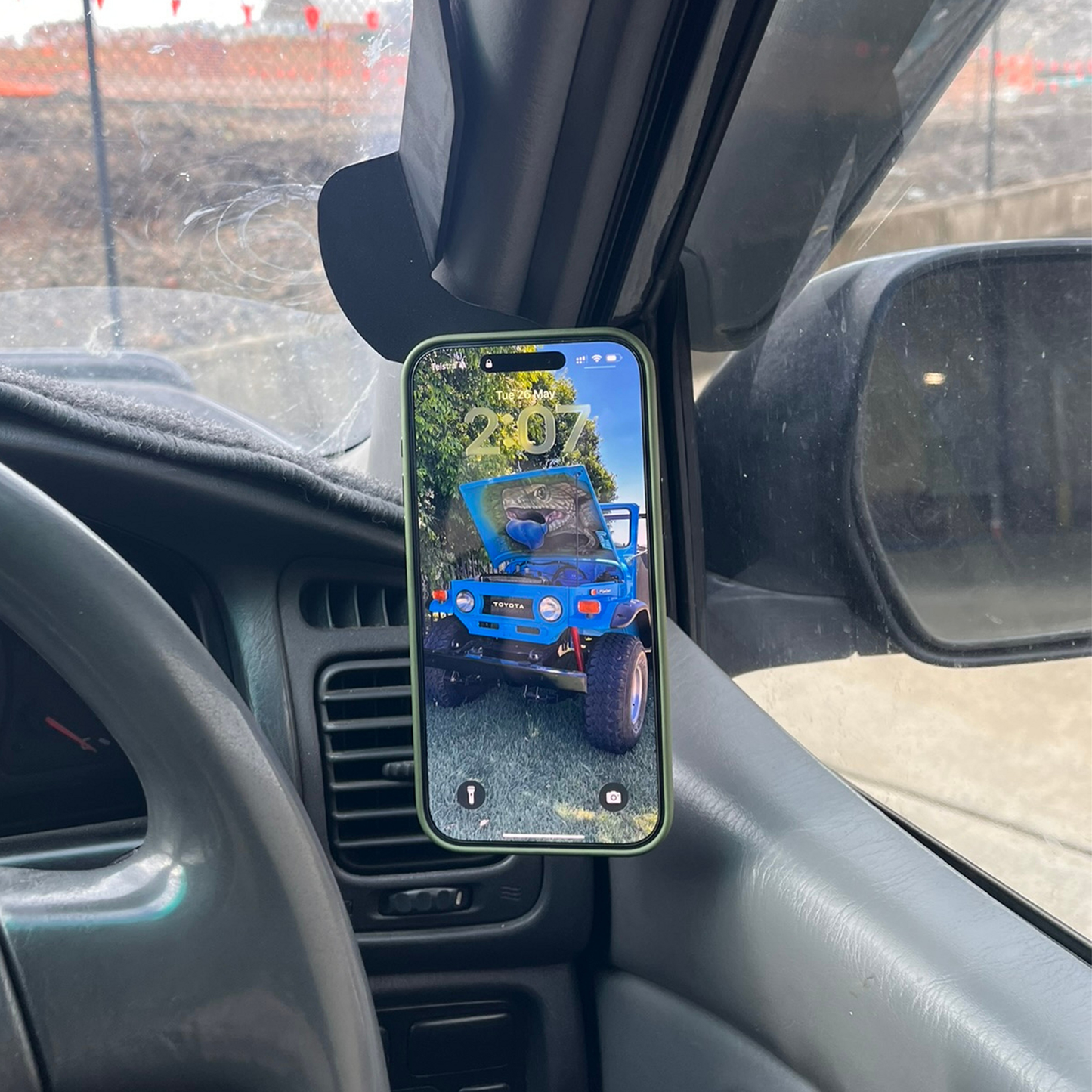 Toyota Land Cruiser 105 Series Phone Mount