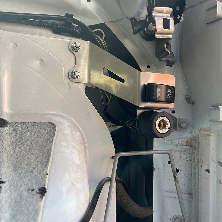 2005-2016 Nissan GU Patrol Y61 Air/Switch Outlet Kit