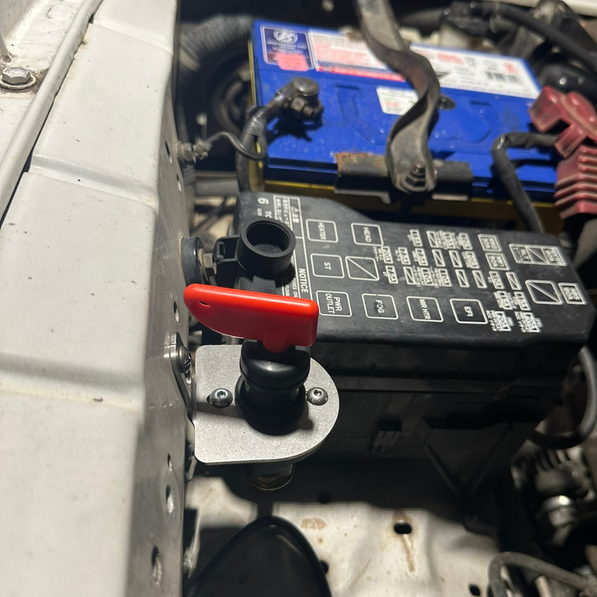 Toyota Landcruiser 90 Series 12V Winch/Battery Isolator Switch & Mount