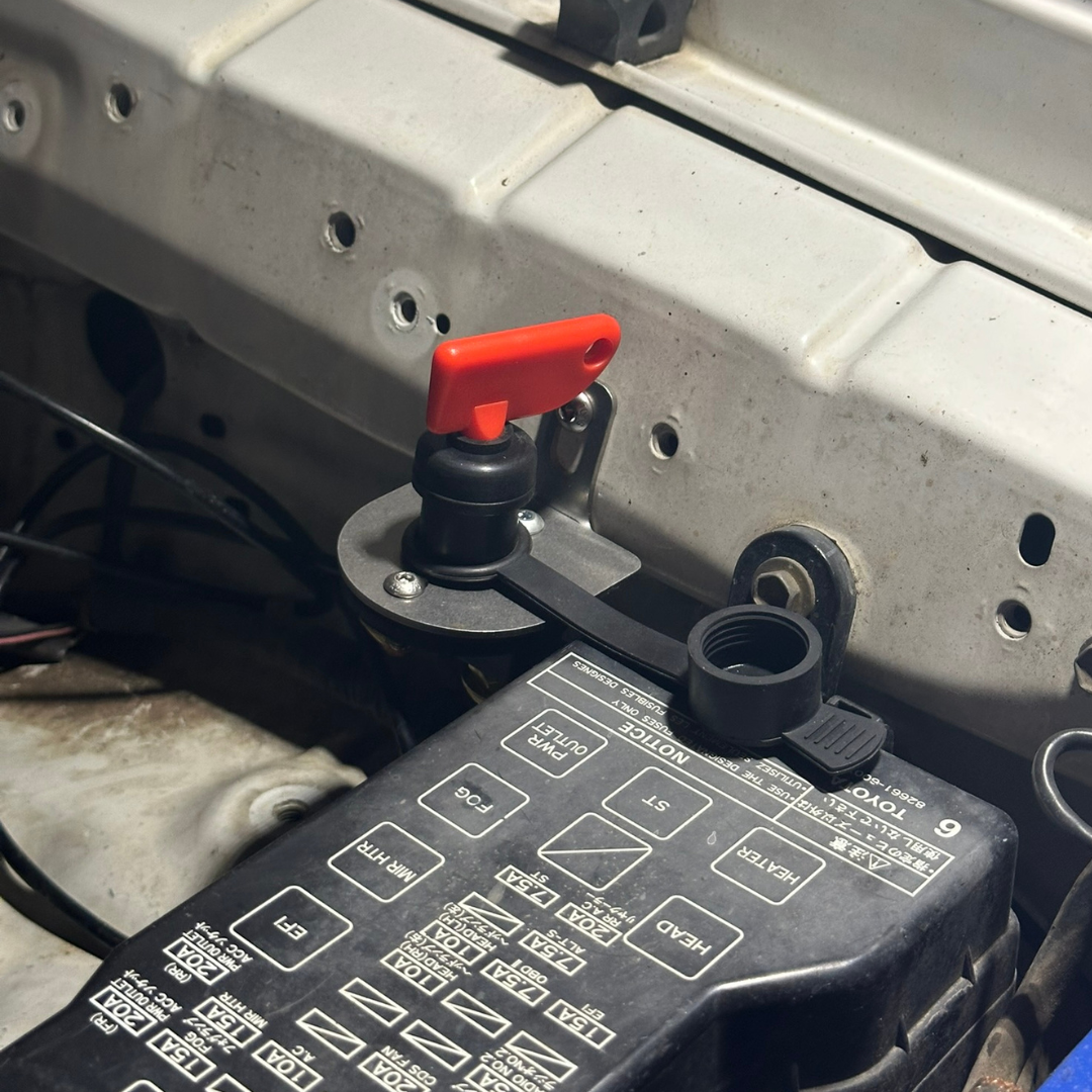 Toyota Landcruiser 90 Series 12V Winch/Battery Isolator Switch & Mount