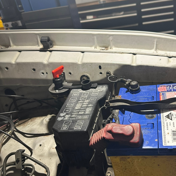 Toyota Landcruiser 90 Series 12V Winch/Battery Isolator Switch & Mount