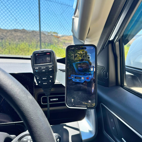 GWM Cannon Ultra Phone and UHF Mount