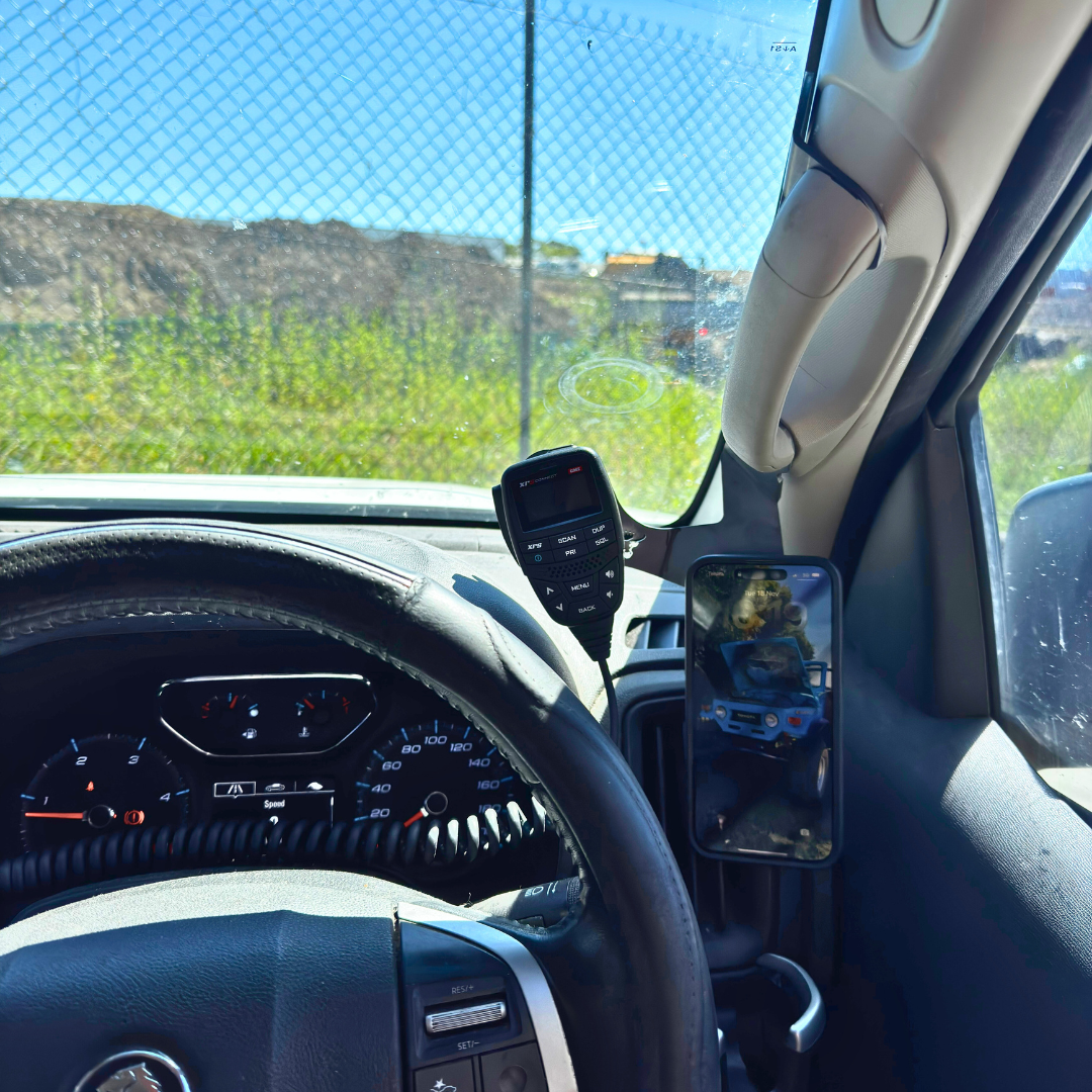 Holden Colorado RG Series 2 Phone and UHF Mount