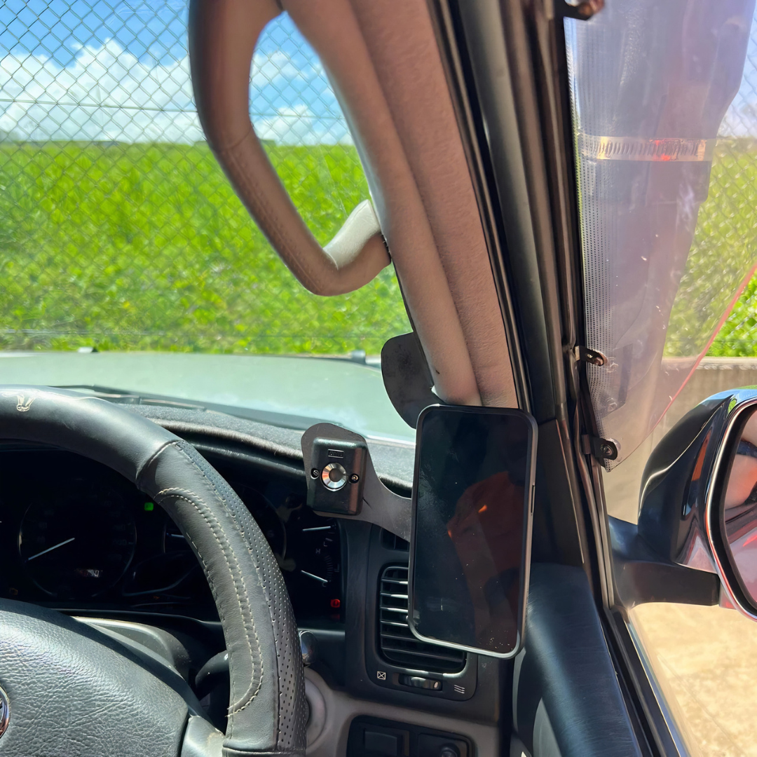 Toyota Land Cruiser 105 Series Phone & UHF Mount