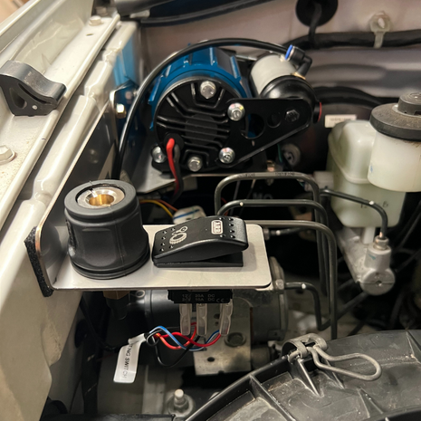 N70 Hilux ABS Air/Switch Outlet Kit
