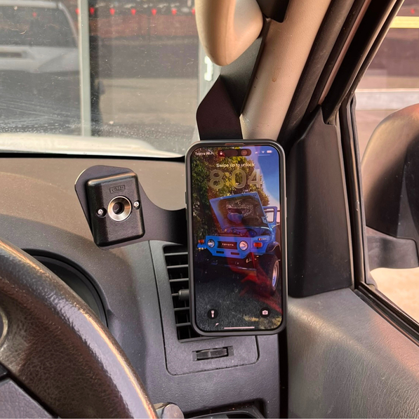 Toyota Hilux N70 Phone & UHF Mount