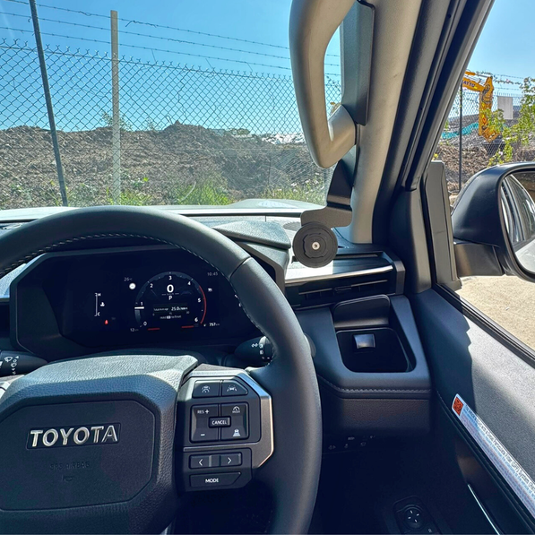 Toyota Hilux N90 Phone Mount