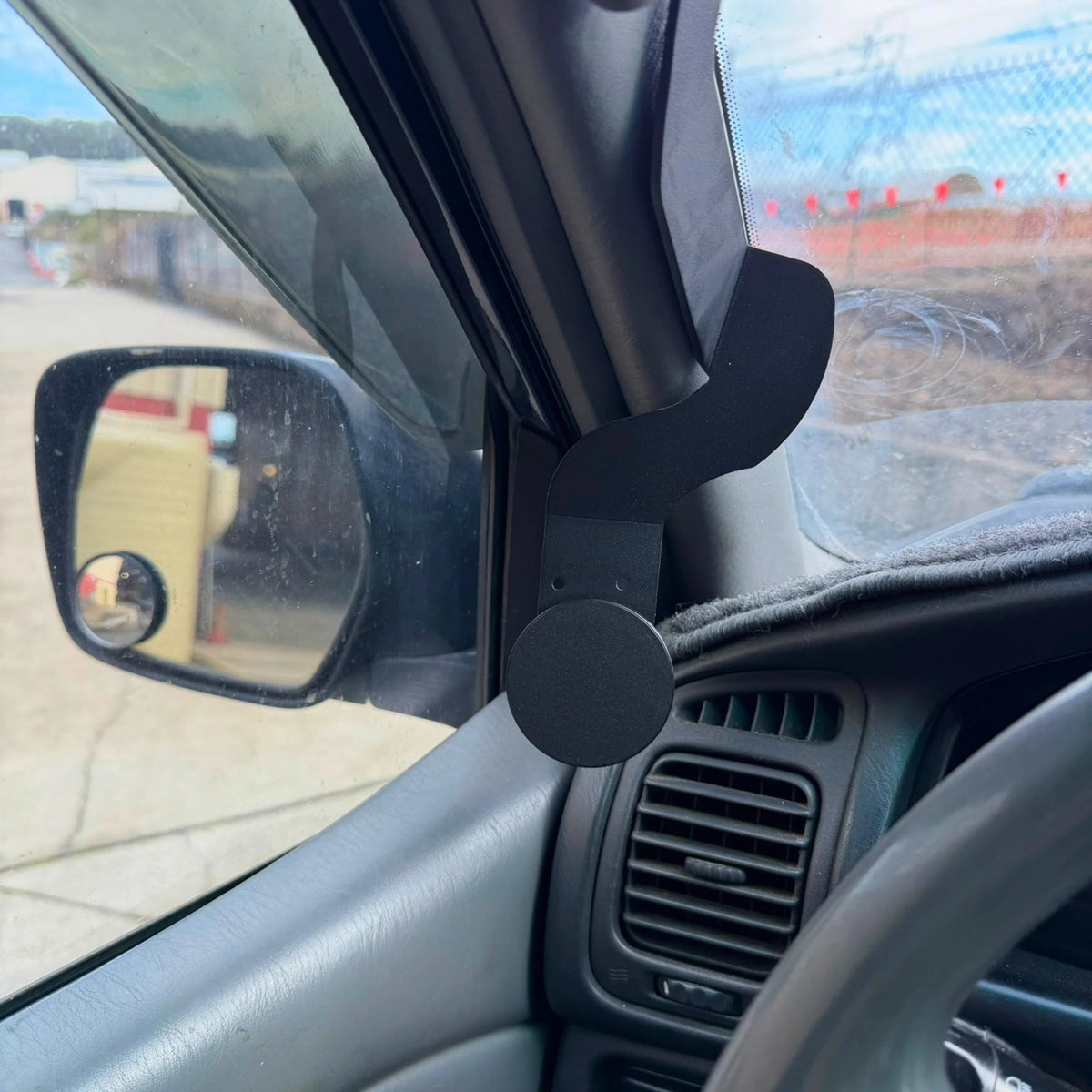 Toyota Land Cruiser 105 Series Phone Mount - LHD