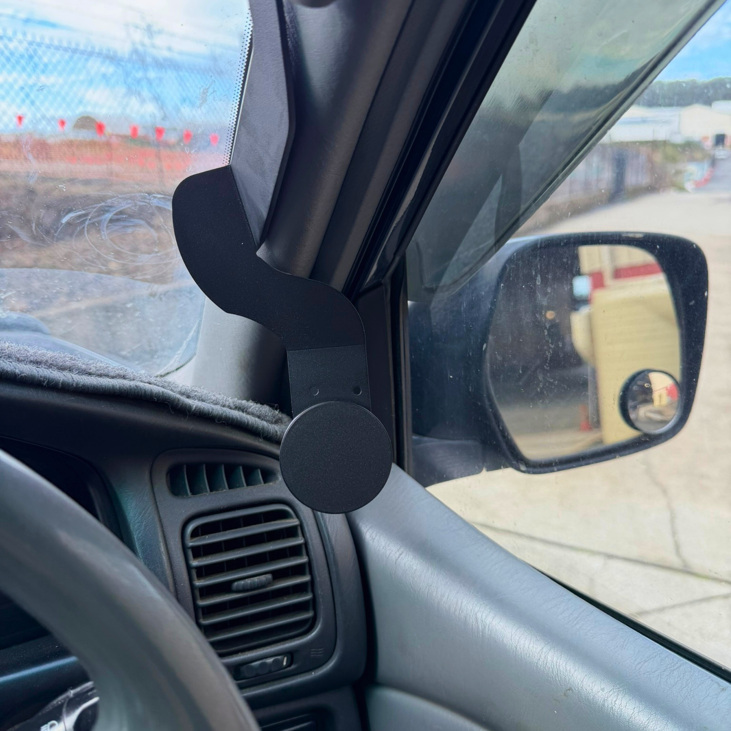 Toyota Land Cruiser 105 Series Phone Mount