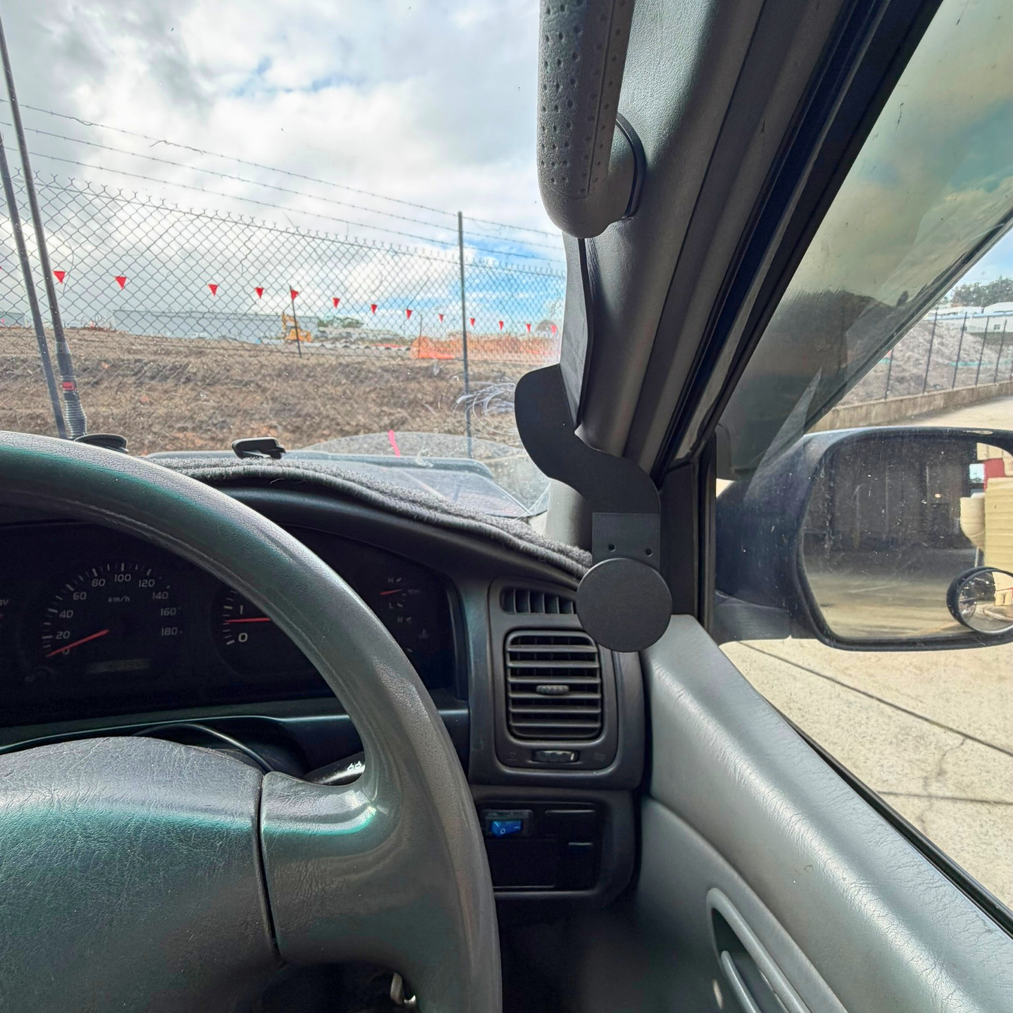 Toyota Land Cruiser 105 Series Phone Mount