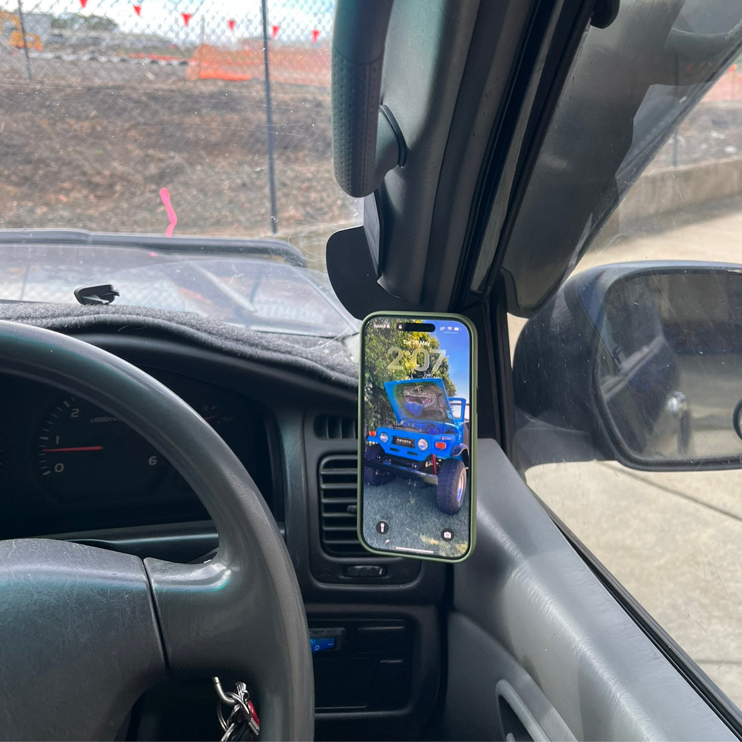 Toyota Land Cruiser 105 Series Phone Mount