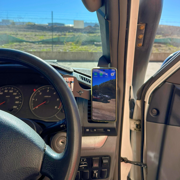 Toyota Prado 120 Phone and UHF Mount
