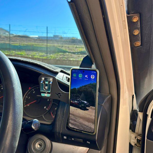 Toyota Prado 120 Phone and UHF Mount