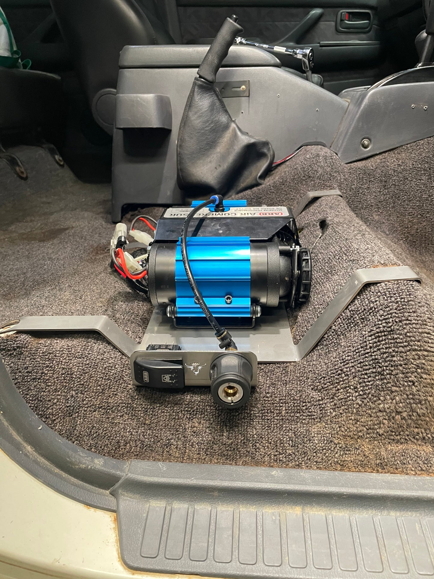 80 Series Onboard Air Compressor Mount (Under Seat) With Outlet/Switch Kit