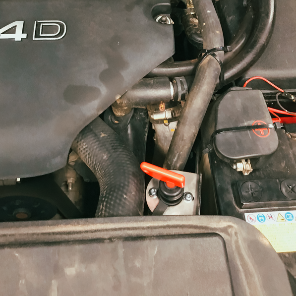 2017-2021 Landcruiser 200 Series 12V Winch/Battery Isolator Switch & Mount